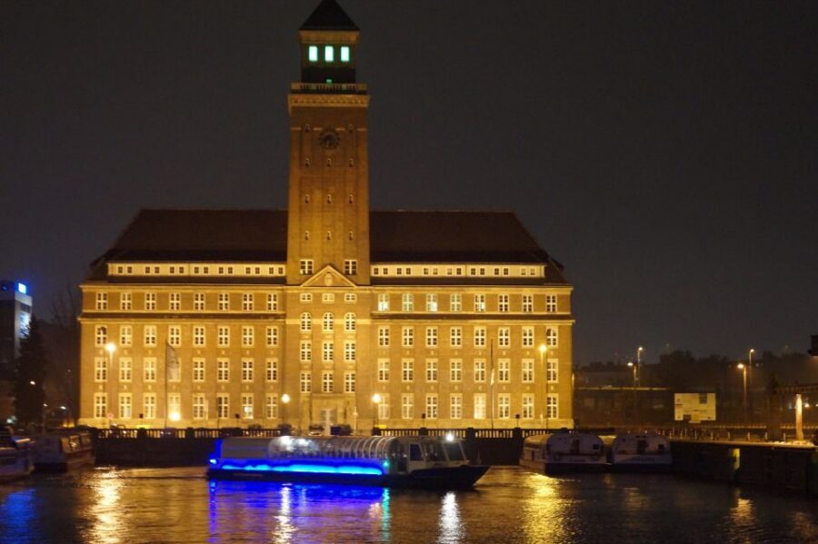 Berlin: Dinner Cruise on the Spree with Prosecco - Tips to get more from your 150 minutes