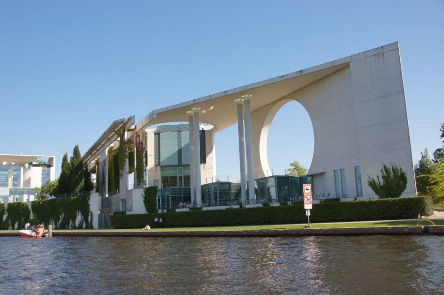 Berlin: Dinner Cruise on the Spree with Prosecco - Berlin Dinner vs Capital Dinner: the meal and drinks you should compare