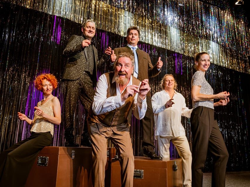 Berlin: DISTEL - The capital cabaret - The show in practice: what a 2-hour cabaret night feels like