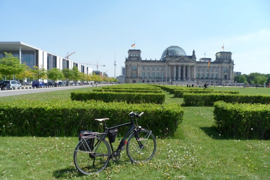 Berlin: E-Bike Tour of the Berlin Wall and Mitte Highlights - Chapel of Reconciliation and the Wall Memorial: A Moment to Slow Down