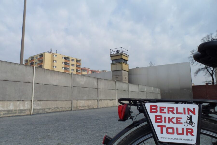 Berlin: E-Bike Tour of the Berlin Wall and Mitte Highlights - Nordbahnhof: Ghost-Station Atmosphere on the Bike Route