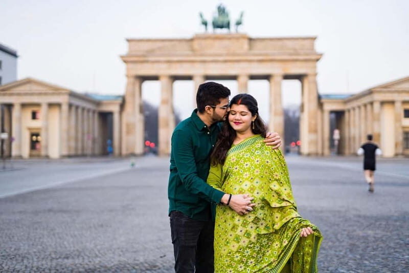 Berlin: Early Morning Private Photoshoot to avoid the Crowd - Altes Museum, Berlin Dom, and Humboldt Promenade river views