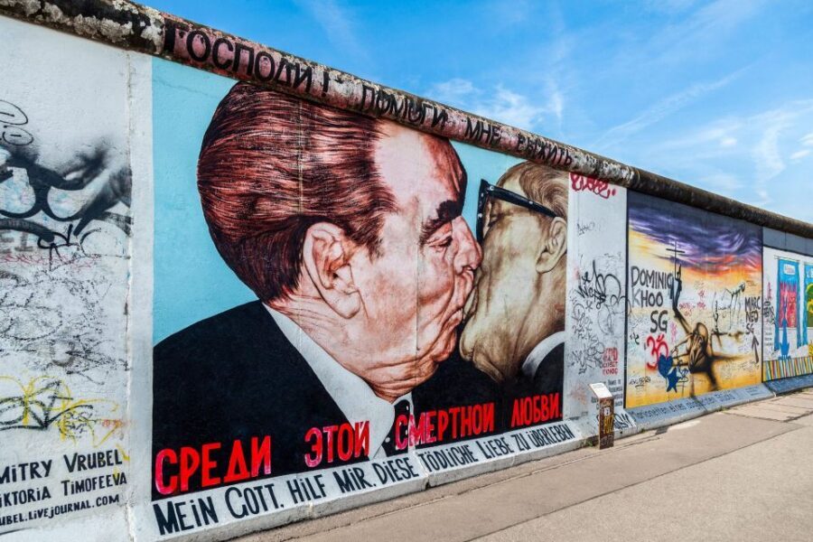 Berlin: East Side Gallery and Cold War Segway Tour - Segway time in Berlin: fast learning, real street conditions