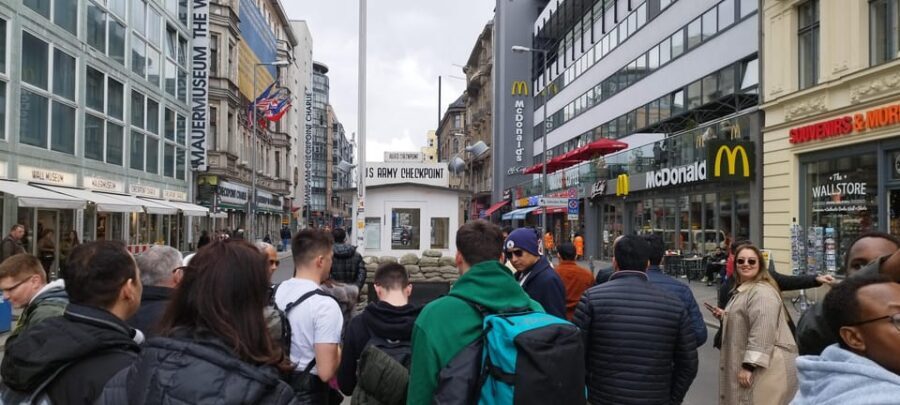 Berlin (E)Bike Tour Historical Highlights in Small groups - Checkpoint Charlie, Hitler’s Bunker, and the Holocaust Memorial