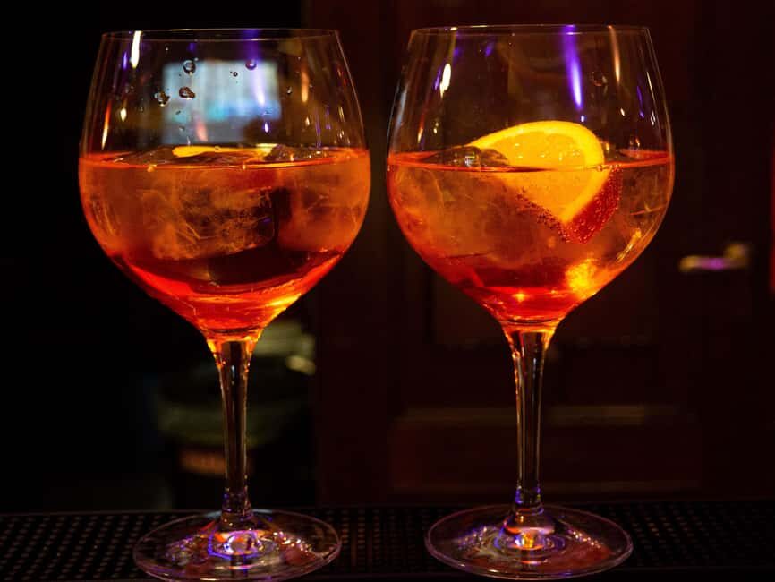 Berlin: English Stand-Up Comedy Show - Drinks, shots, and break time: how to maximize your seat time