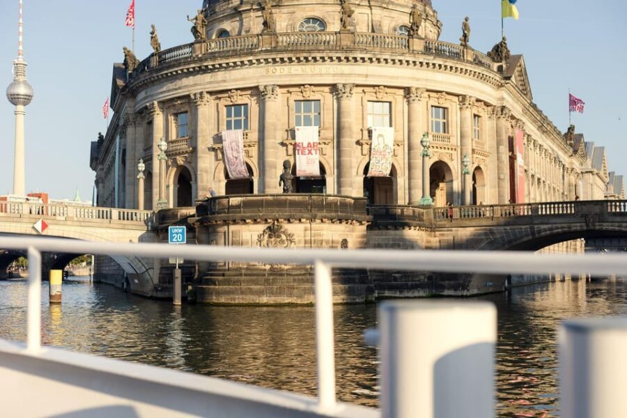 Berlin: Evening Boat Cruise – Romance & Moonlight - Who This Cruise Suits (and Who Should Skip It)