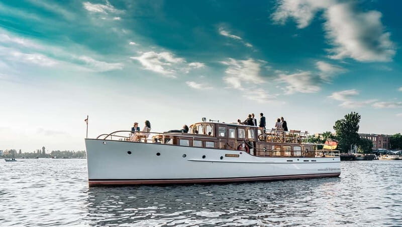 Berlin: Evening Yacht Cruise with Aperitif & Dinner Upgrade - Finding the FLAGSHIP.BERLIN jetty by Berlin Cathedral