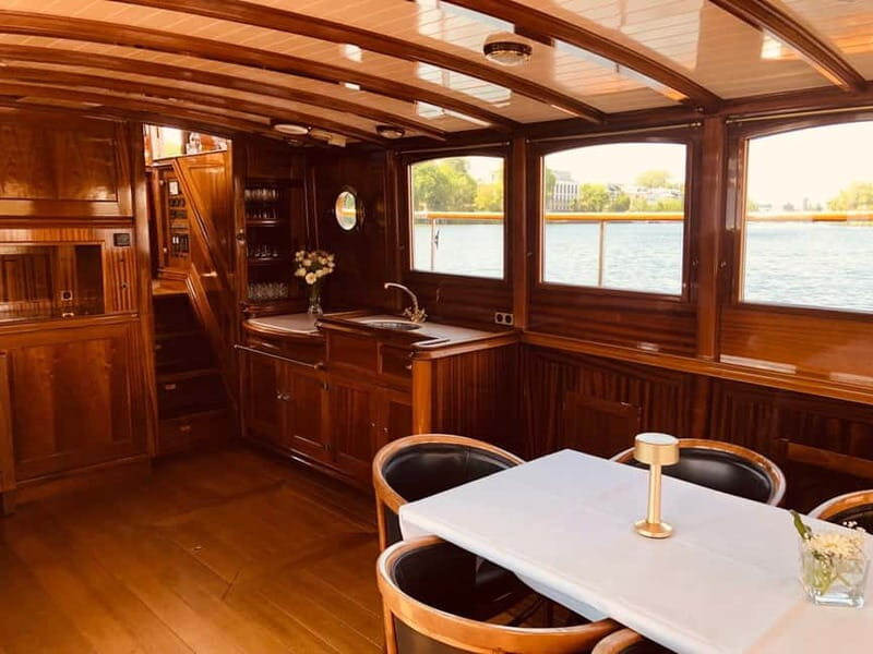 Berlin: Evening Yacht Cruise with Aperitif & Dinner Upgrade - What you’ll see from the water (and why it works without a guide)