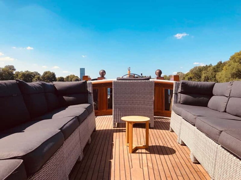 Berlin: Evening Yacht Cruise with Aperitif & Dinner Upgrade - Dinner upgrade: from your aperitif to the Patio Restaurant Ship