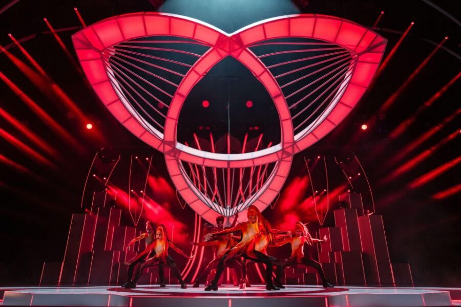 Berlin: FALLING | IN LOVE Grand Show Friedrichstadt-Palast - Key Things to Know Before You Go
