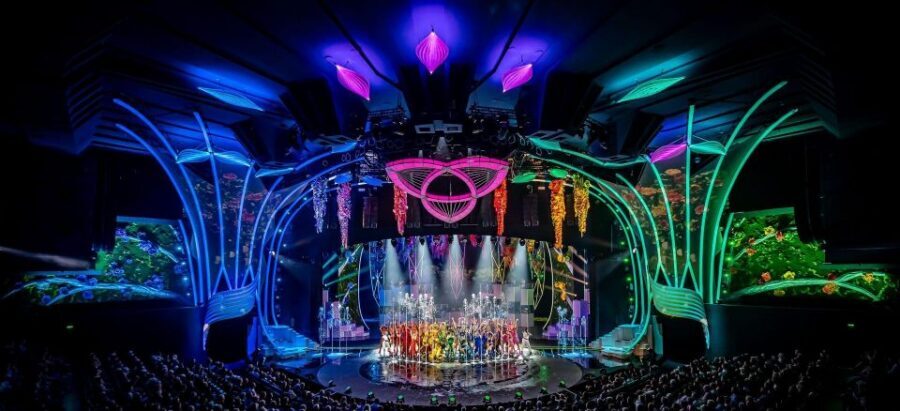 Berlin: FALLING | IN LOVE Grand Show Friedrichstadt-Palast - Inside the 2.5 Hours: How the Evening Flows (Including Intermission)