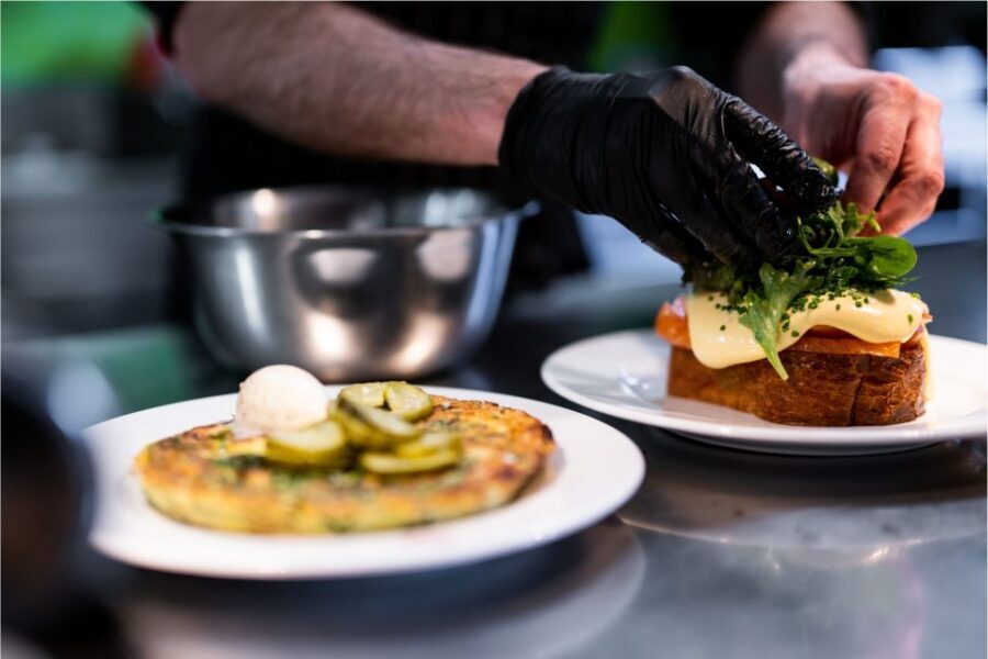 Berlin: Fine Dining Breakfast with Champagne in Schoneberg - Service and the Small-Group Limit: Why It Changes the Feel