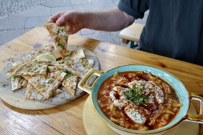 Berlin Food & Cultural Tour: Must-Try German & Berliner Classics - What the itinerary reveals about Friedrichshain-Kreuzberg