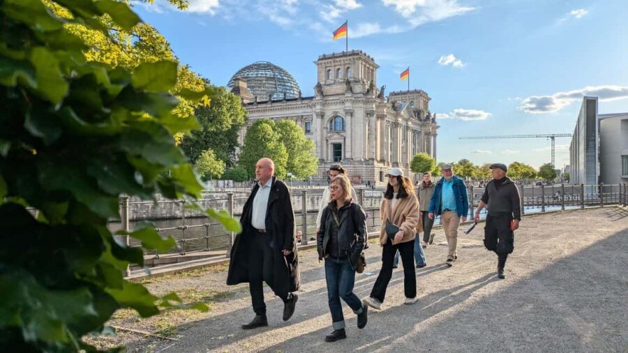 Berlin: Government District around the Reichstag Guided Tour - Futurium to the Spree: starting where modern Berlin frames the politics