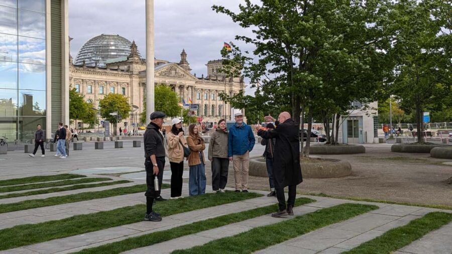 Berlin: Government District around the Reichstag Guided Tour - Short stops that make the Wall area hit harder