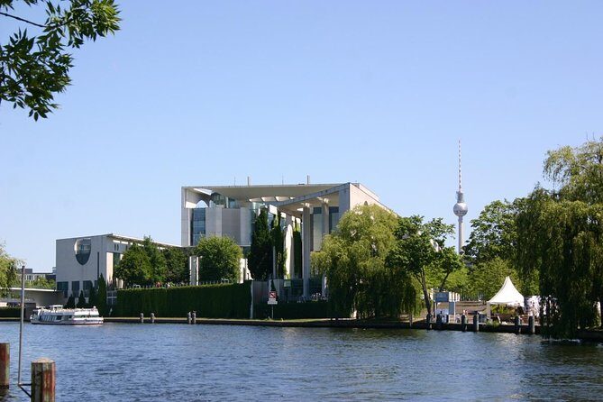 Berlin: Guided Bike Tour to Explore the Highlights - Cold War Landmarks: Checkpoint Charlie and Potsdamer Platz