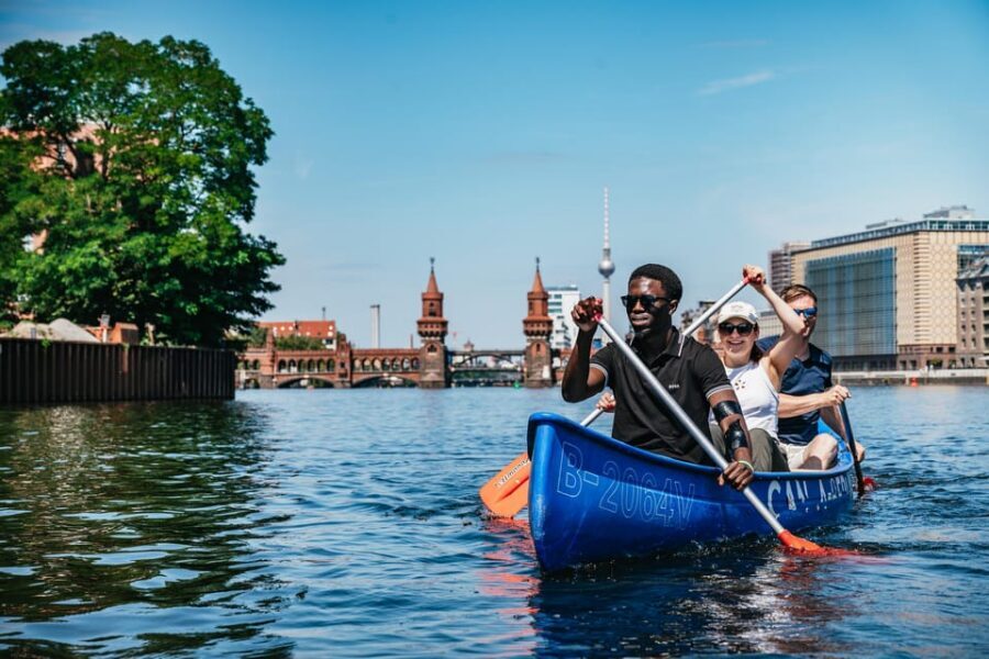 Berlin: Guided Tour by Canoe - Getting started at Port Biergarten Jockel (and finding the blue canoes)