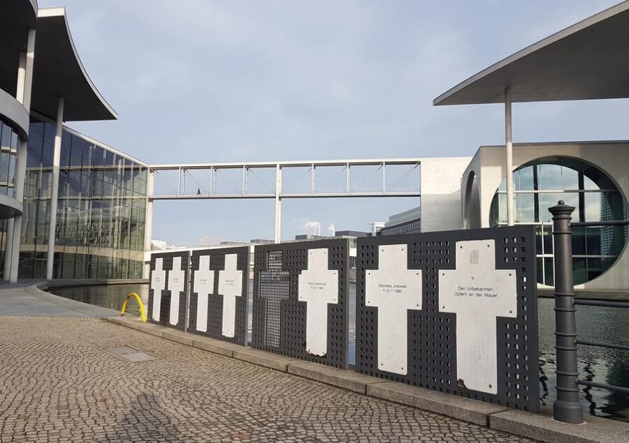 Berlin: Guided Walking Tour around the Reichstag - Why the Reichstag government zone feels different