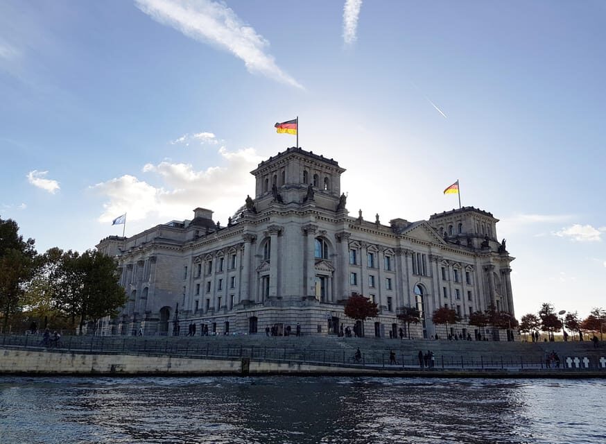 Berlin: Guided Walking Tour around the Reichstag - Jakob-Kaiser-Haus and the art of parliamentary space