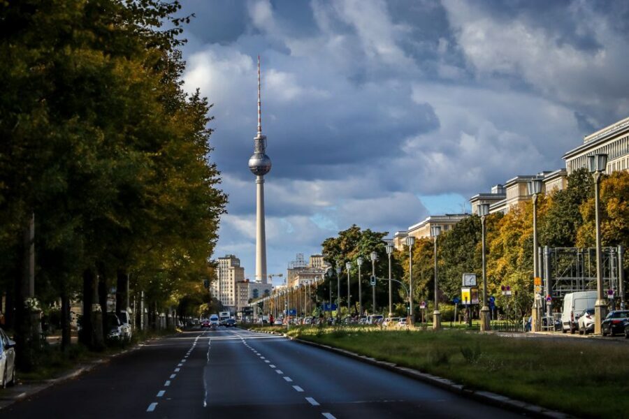 Berlin: Guided Walking Tour in English - Why This 2.5-Hour Walk Feels Like Berlin in Order