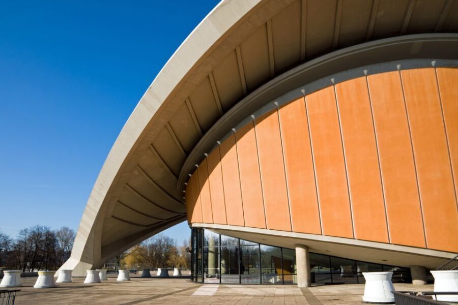 Berlin: Hansaviertel "The City of Tomorrow" Guided Tour - The 2-hour pacing: comfortable walking, but mind the season