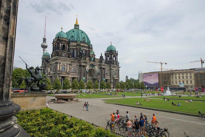 Berlin Highlights Sightseeing Bike Tour in Small Groups - Federal Chancellery to Brandenburg Gate and Reichstag: Germany’s power in plain sight