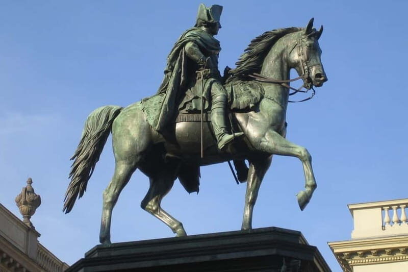 Berlin: Historic Center Walking Tour with a Real Berliner - Humboldt Forum and the reconstructed City Palace: Berlin after rupture