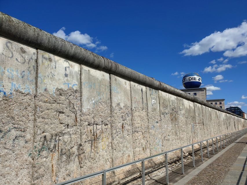 Berlin Historical Highlights Walking Tour - Holocaust Memorial and the Reichstag: How the Tour Handles Emotion