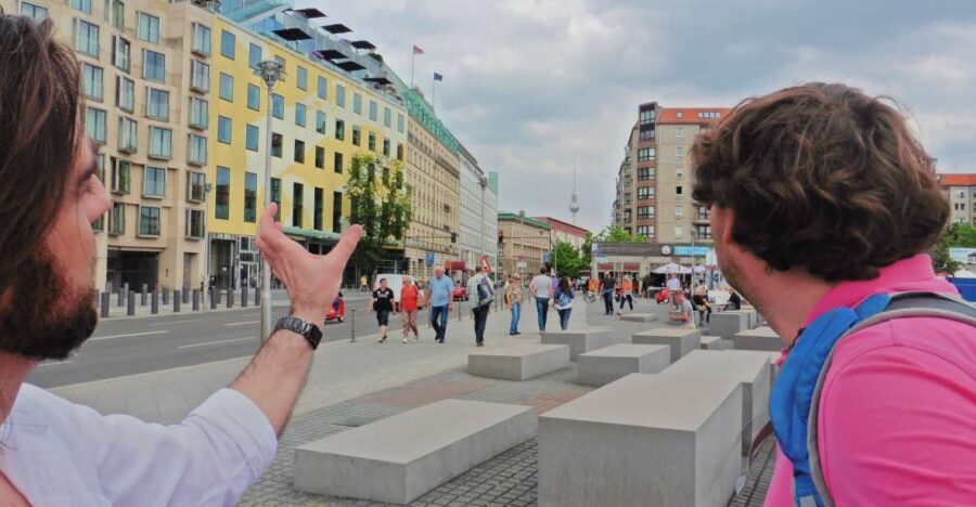 Berlin: Historical Sights & Berlin Wall Tour with a Berliner - Why Brandenburg Gate is the perfect starting line