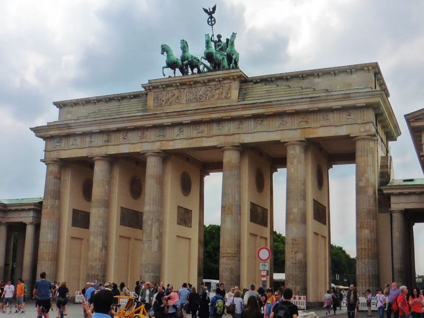 Berlin: Historical Sights & Berlin Wall Tour with a Berliner - Checkpoint Charlie: the allied border and the 1961 near-miss
