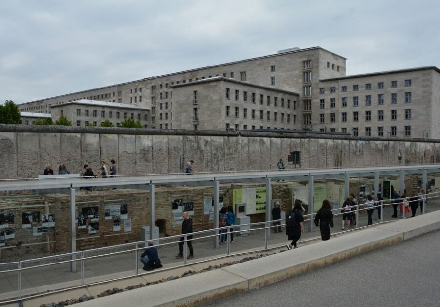 Berlin: Historical Sights & Berlin Wall Tour with a Berliner - The guide factor: Carlo’s personal angle makes it stick