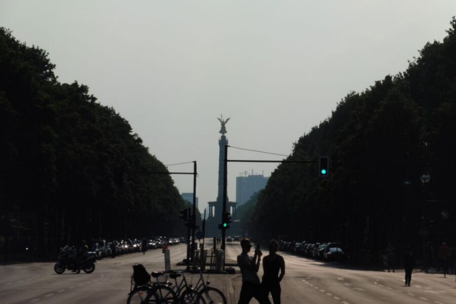 Berlin: Historical Sights & Berlin Wall Tour with a Berliner - Timing, weather, and how to dress for this kind of day