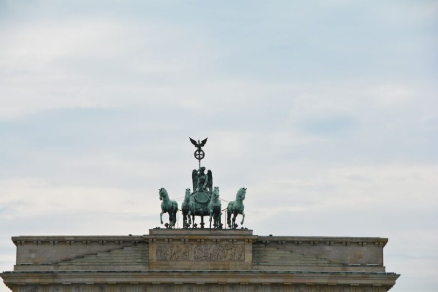 Berlin: Historical Sights & Berlin Wall Tour with a Berliner - Walking the former East-West line along Berliner Mauerweg