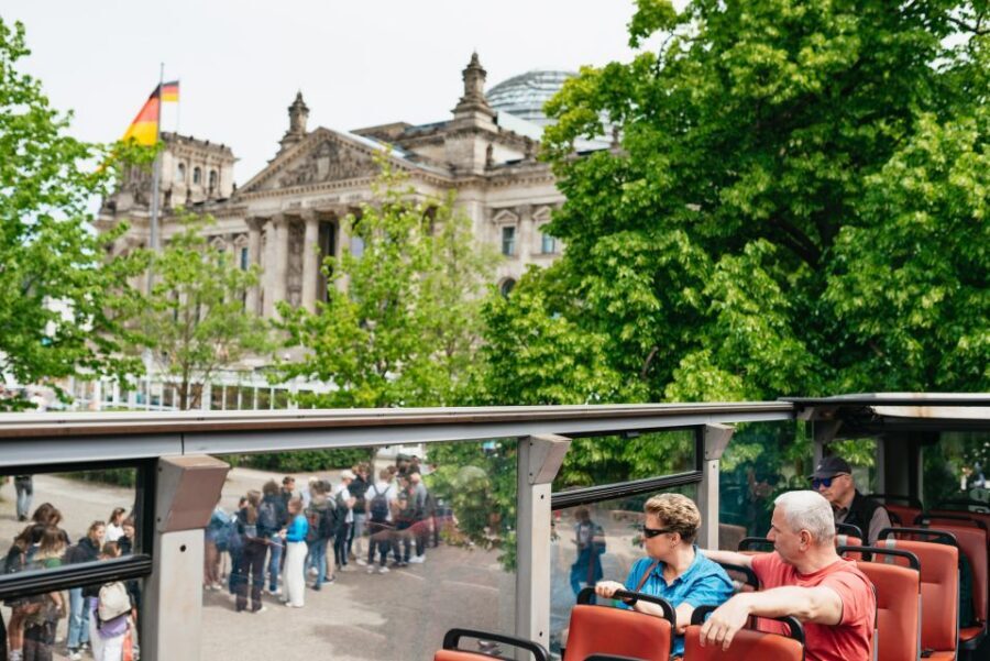 Berlin: Hop-on Hop-off Bus Tour with Live Commentary - Museum Island, Humboldt University, and Unter den Linden