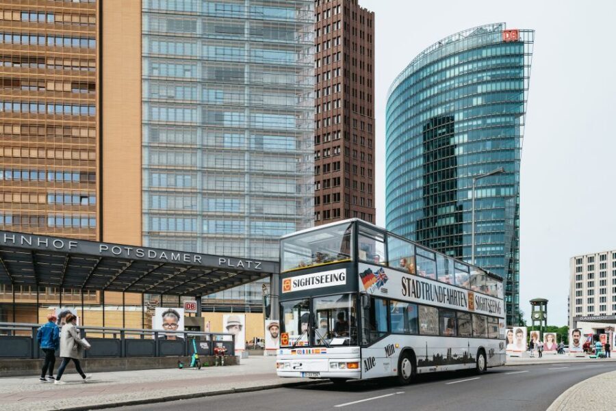 Berlin: Hop-on Hop-off Bus Tour with Live Commentary - Brandenburg Gate, Embassies, and the Stop at Platz des 18. März