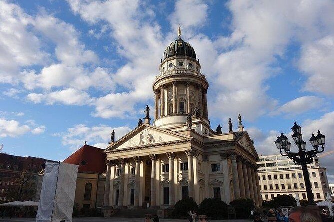 Berlin in one day – day tour with an expert guide - Where the day starts: meeting point and the “on-foot” rhythm