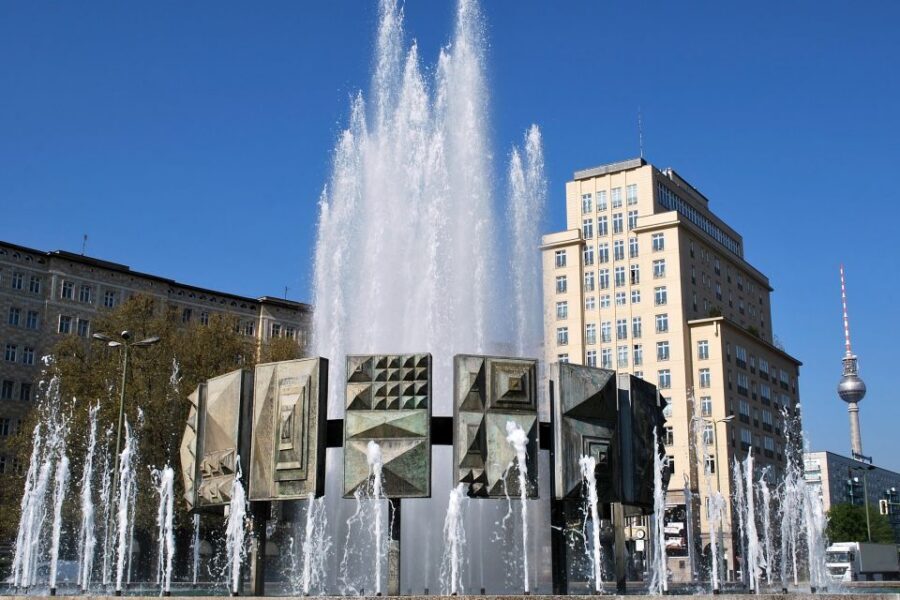 Berlin: Karl-Marx-Allee 2-Hour Tour - Friedrichshain apartment buildings and arcades: where daily life meets design