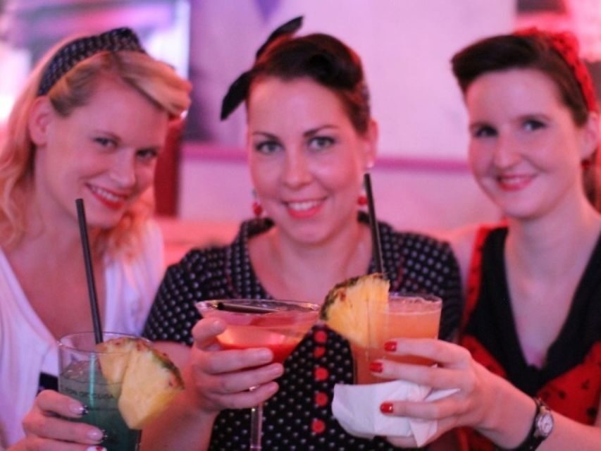 Berlin: Knutschfleck Ticket with Variety Show and Dinner - Key points to know before you go