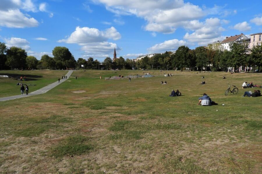 Berlin: Kreuzberg Guided Walking Evening Tour - Should you book this tour?