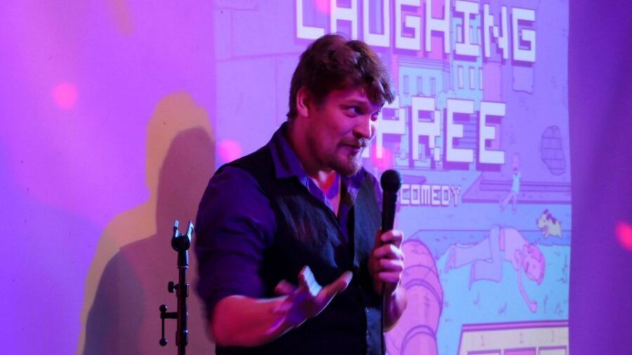 Berlin: Laughing Spree Comedy Show on a Boat - Drinks, Free Shot, and What $15 Really Buys
