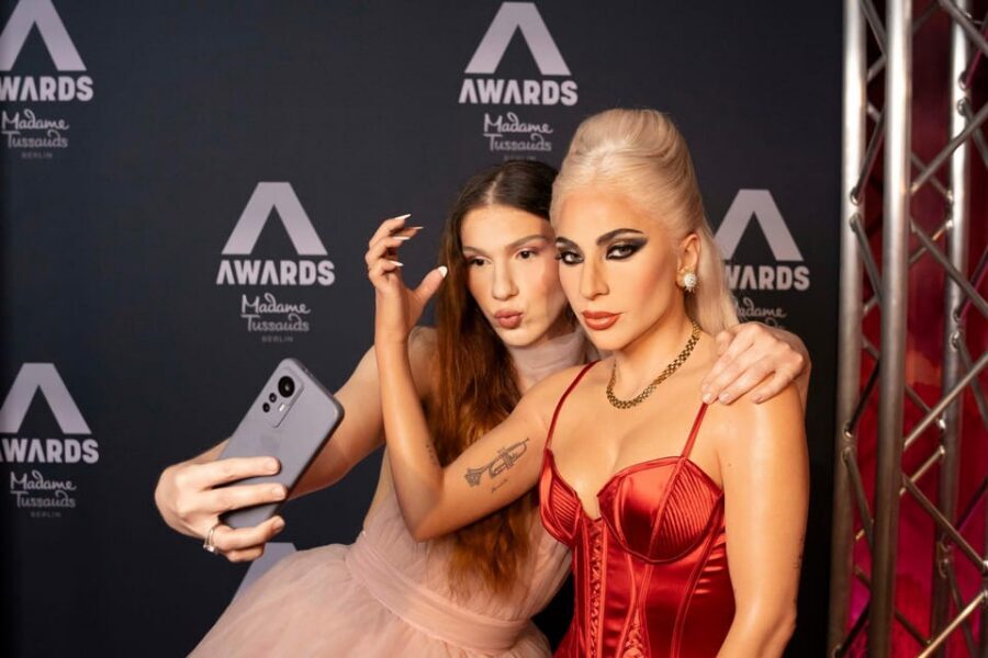 Berlin: Madame Tussauds Admission Ticket - Berlin Vibes: underground station vibes, DJ moments, and the Goldelse selfie