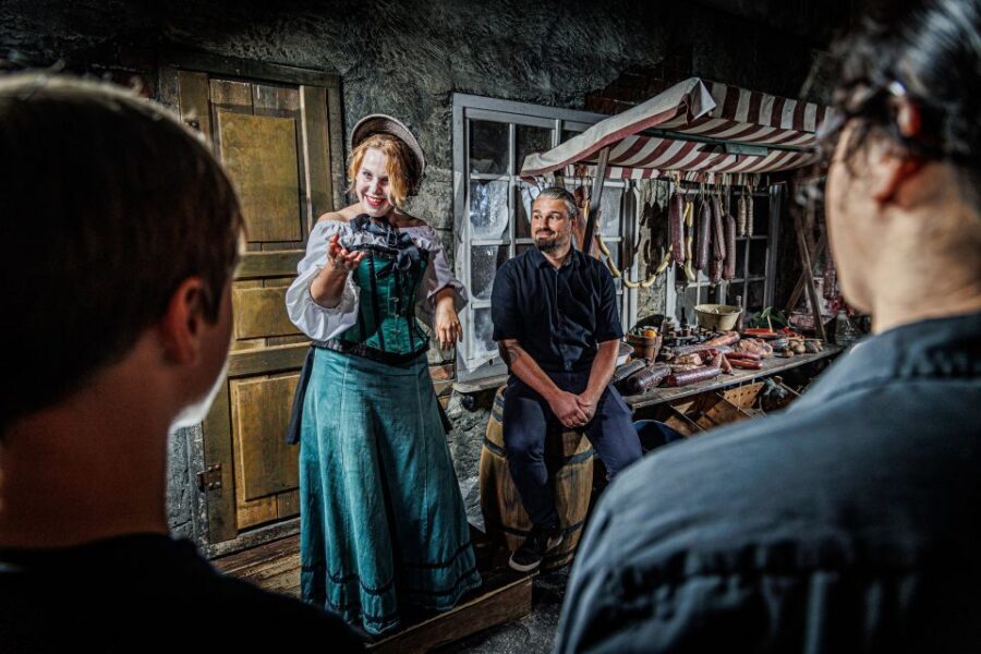 Berlin: Madame Tussauds Museum & Berlin Dungeon Combo Ticket - The flow of your day: how the two entry times actually work