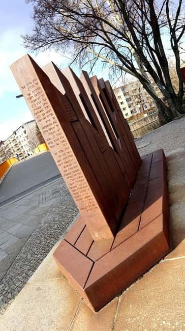 Berlin: Modernist Architecture Tour in the Hansaviertel - Stop 1: Biergarten der Tiergartenquelle and fast orientation