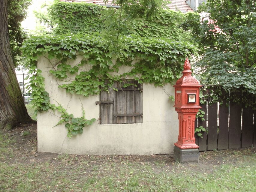 Berlin: Old Neukölln Private Walking Tour - Böhmische Gottescaker and the memory of communities
