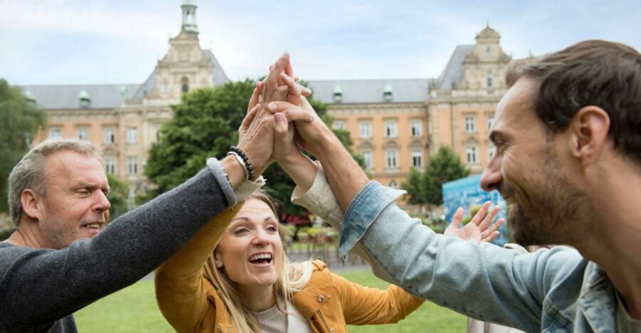 Berlin: Outdoor Escape Game Mitte - The vibe: Berlin Mitte as a giant escape room