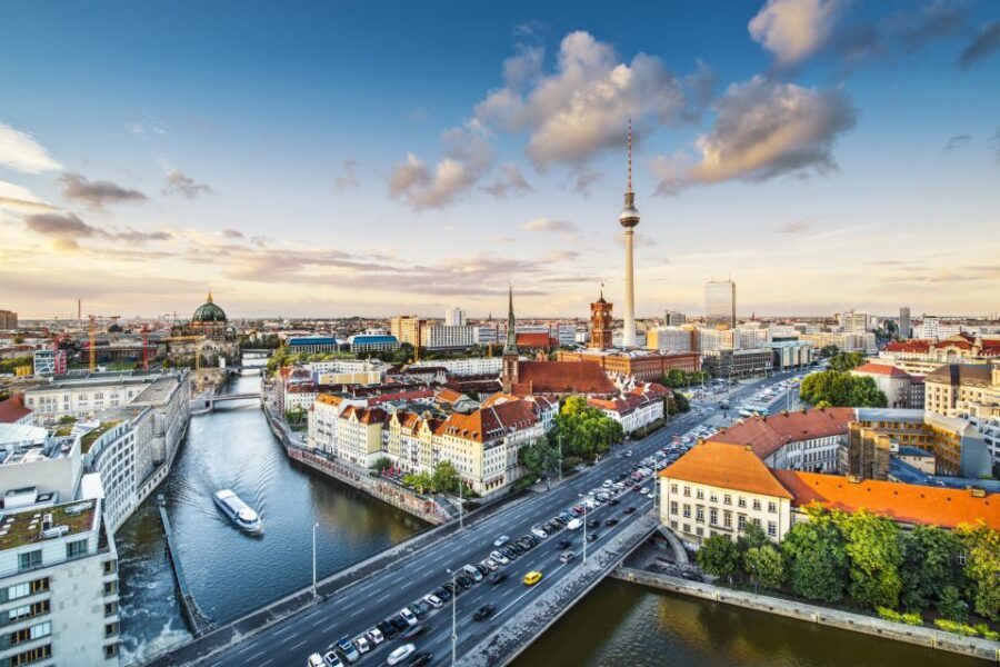 Berlin: Outdoor Escape Game Mitte - Meet at Koppenplatz: starting where Berlin looks like Berlin