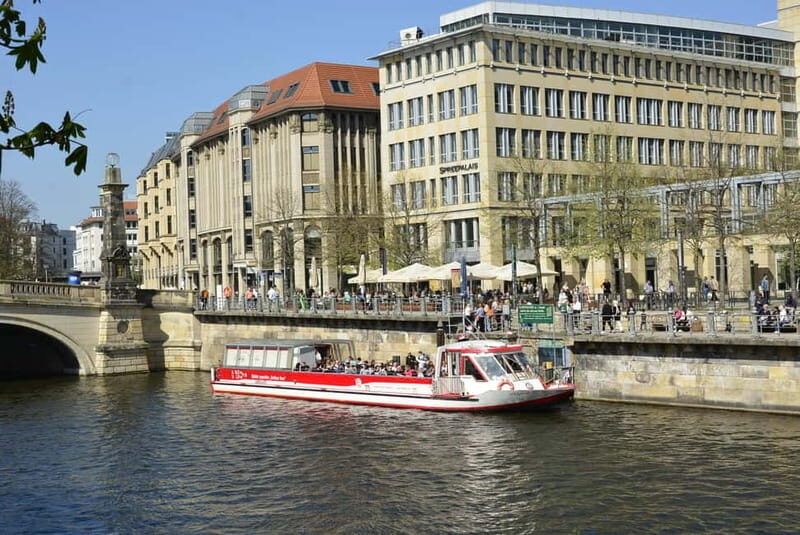 Berlin: Panoramic Boat Tour with Bilingual Audio Guide - Key things to know before you board