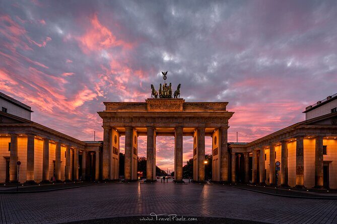 BERLIN PHOTO TOUR with a professional Photographer from Berlin - Why starting at Pariser Platz 4 matters (and saves time)