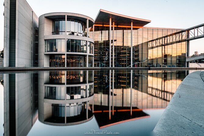 BERLIN PHOTO TOUR with a professional Photographer from Berlin - Small group energy: why max 5 is a big deal