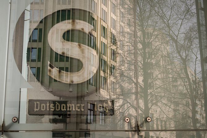 Berlin Photography Masterclass - Private Photography Lesson - Nikolaikirche, Berliner Dom, and Gendarmenmarkt: Closing With Strong Architectural Frames